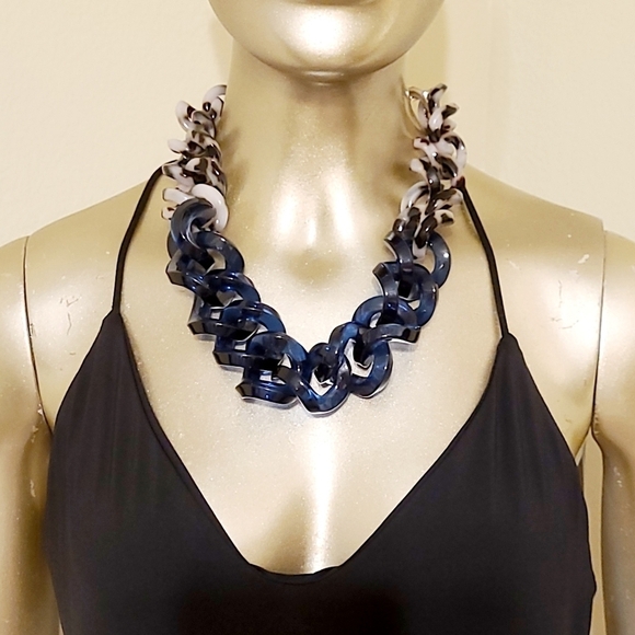 VINTAGE HUGE HENRI BENDEL BLUE LUCITE CHUNKY LINK NECKLACE - Picture 6 of 13